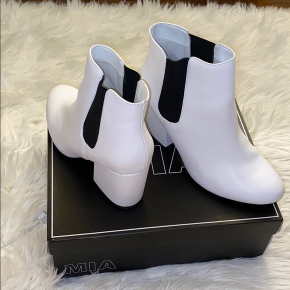 mia zelma bootie